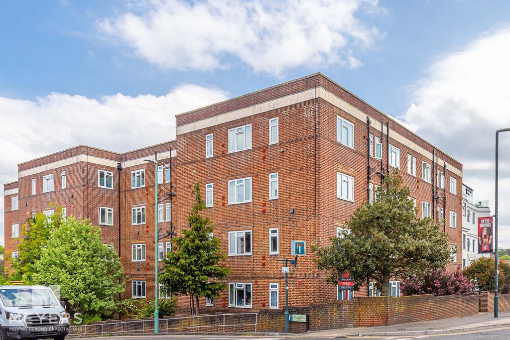 Property photo 2 of 8