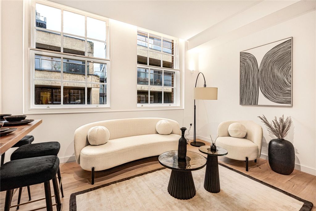 Property photo 1 of 18 Reception