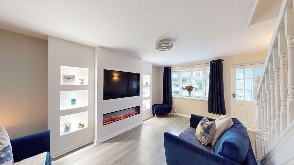 Property photo 2 of 21 Lounge