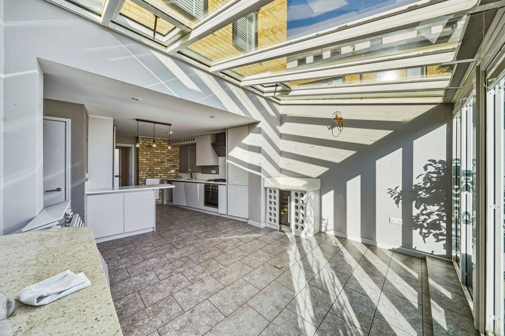 Property photo 2 of 16 Photo