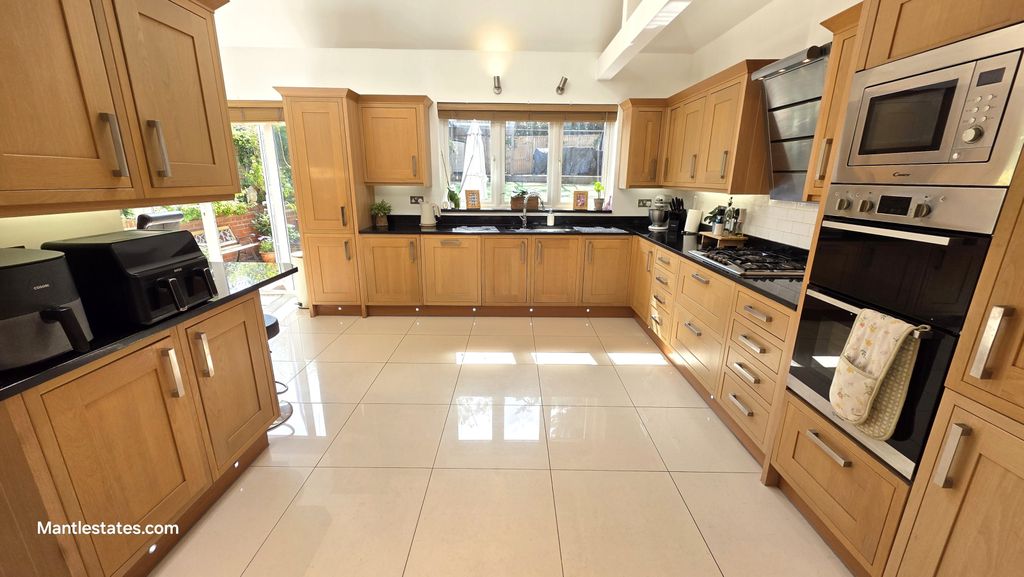 Property photo 2 of 28 Kitchen Area