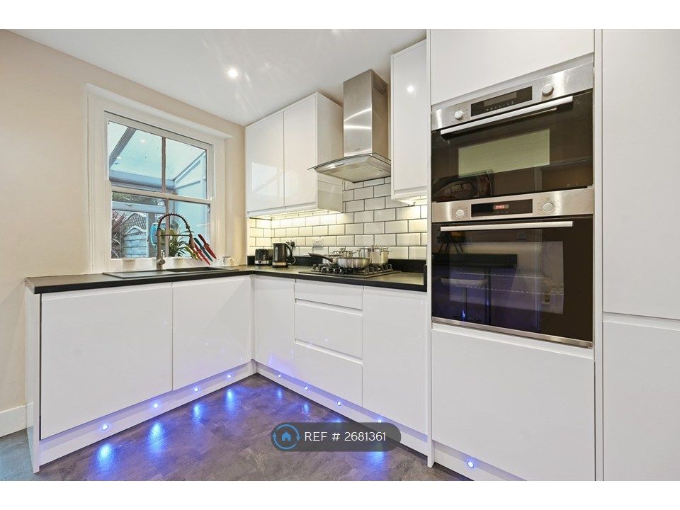 Property photo 3 of 13 Kitchen Lower Ground