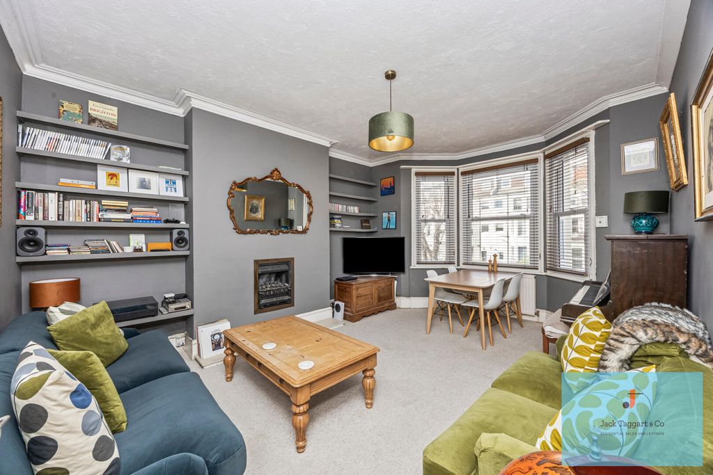 Property photo 2 of 16 Living Room