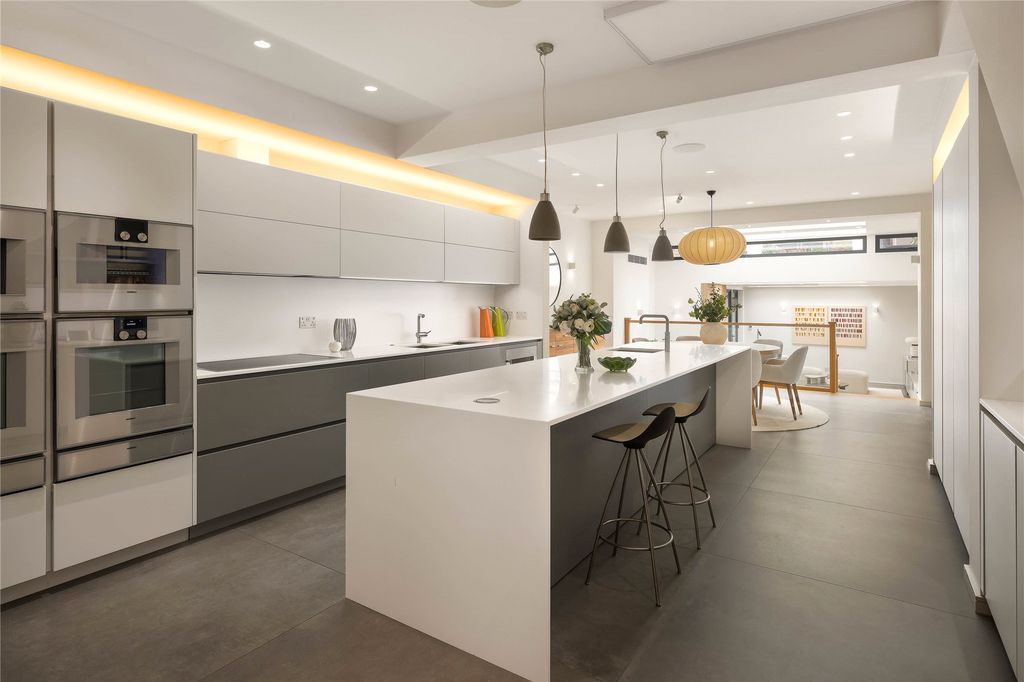 Property photo 1 of 21 Kitchen/Dining