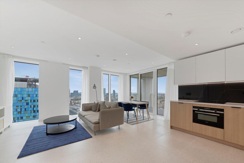 Property photo 3 of 21 Image