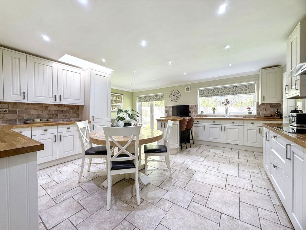 Property photo 3 of 39