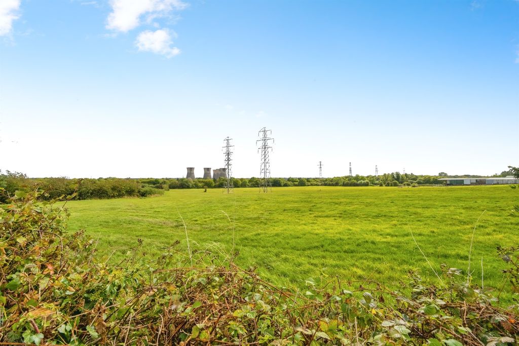 Property photo 2 of 17 External