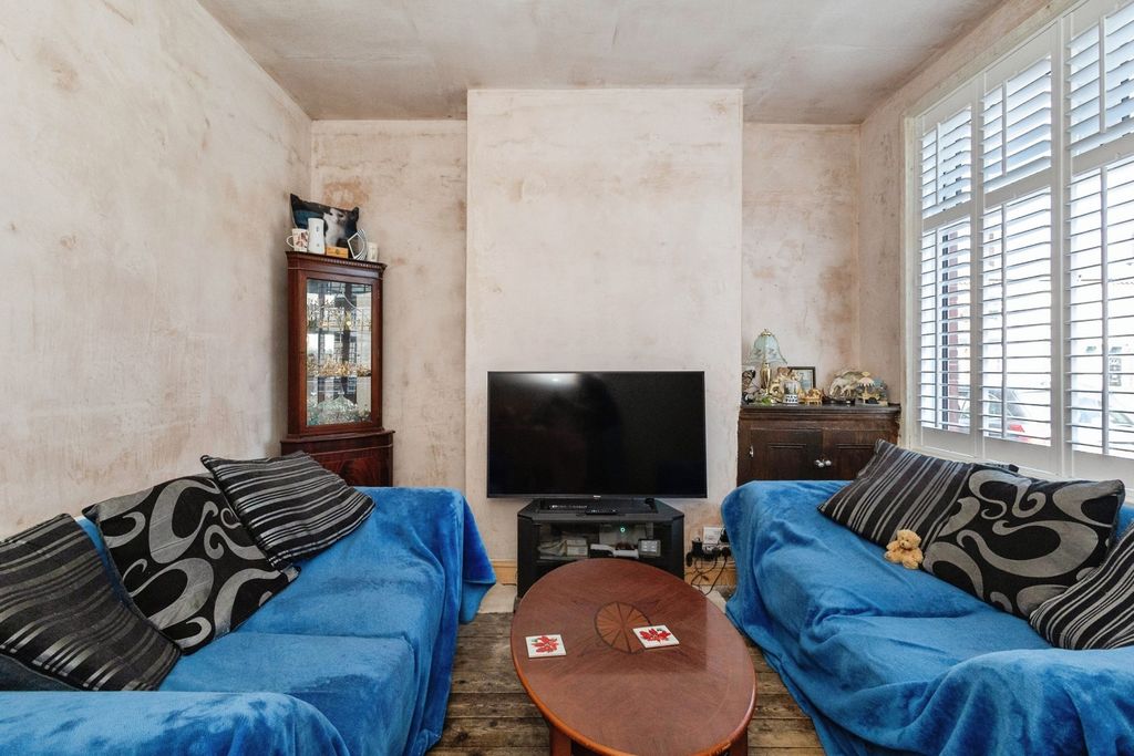 Property photo 2 of 18 Pbox-Img.Jpg