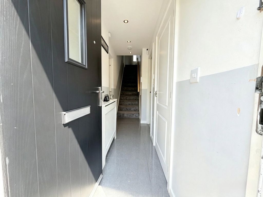 Property photo 3 of 35