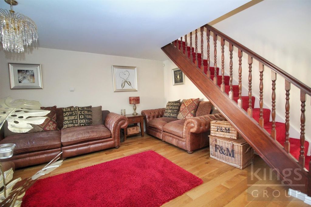 Property photo 3 of 10 Lounge