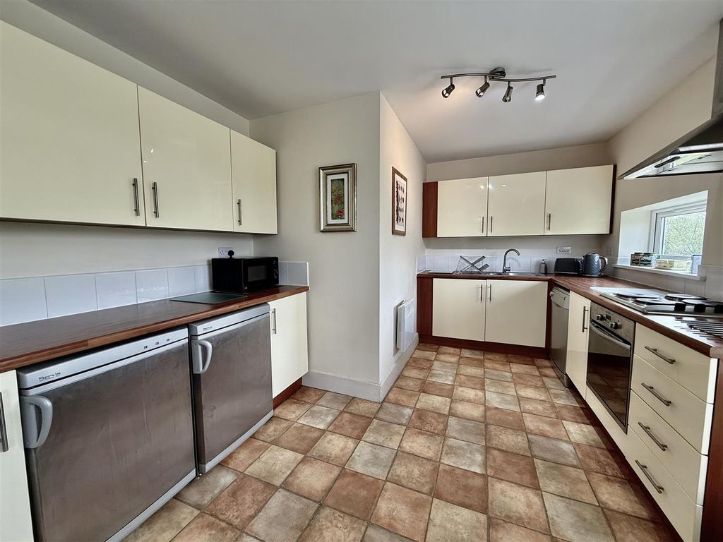 Property photo 3 of 13 Lounge/Kitchen