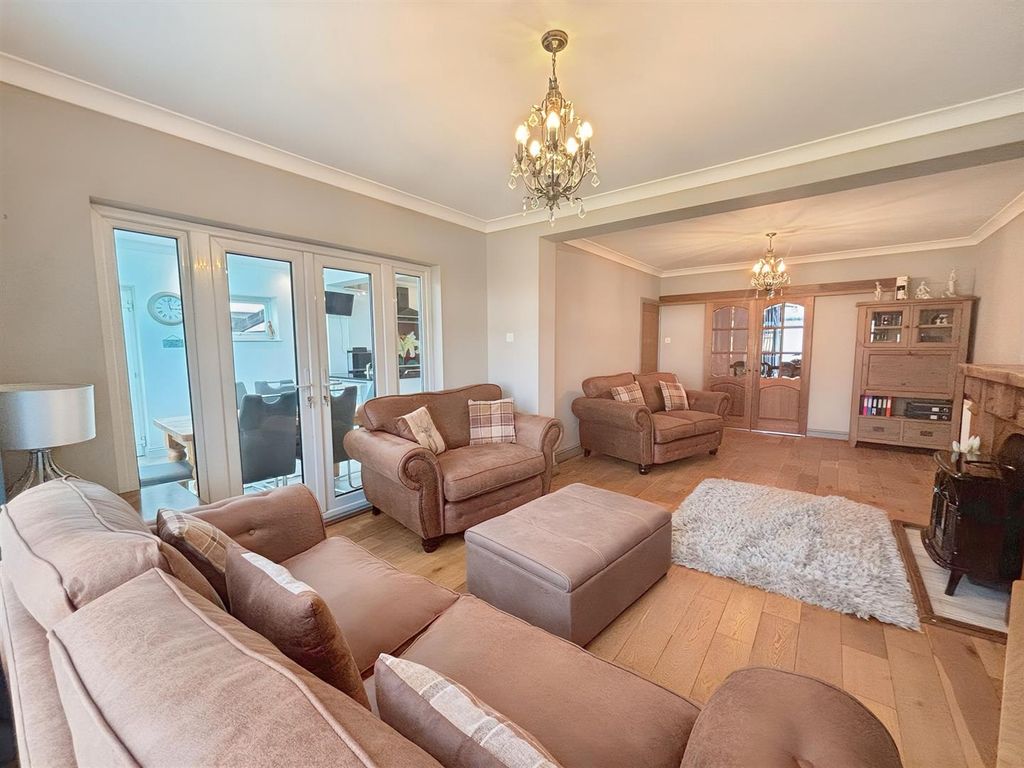 Property photo 3 of 33