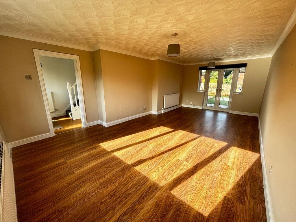 Property photo 3 of 17 Entrance Hall