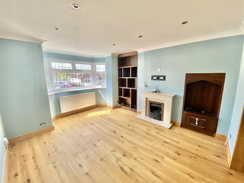 Property photo 2 of 18 Lounge.Jpeg