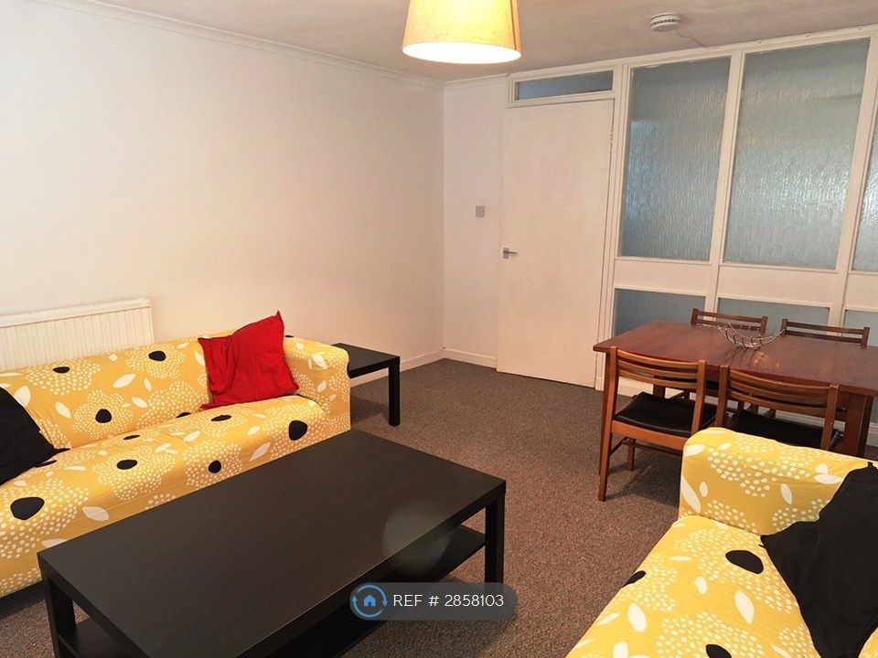 Property photo 1 of 13 Large Lounge With Dining Area