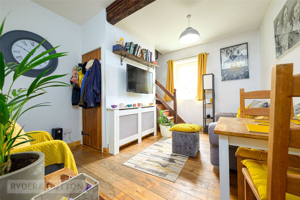 Property photo 3 of 11 Sitting Room