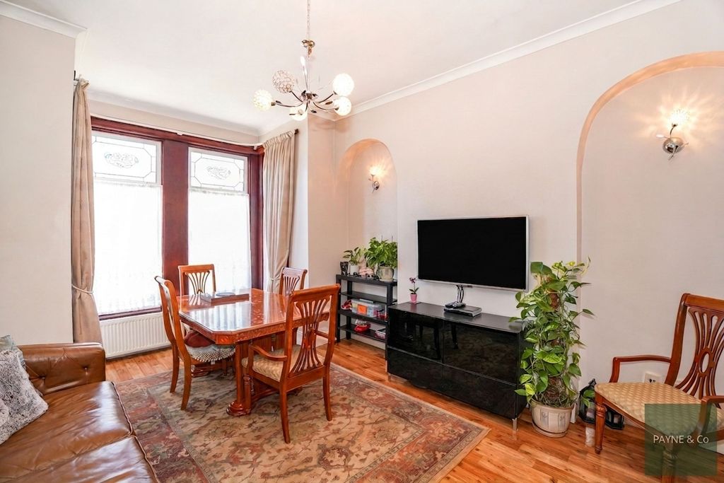 Property photo 3 of 26