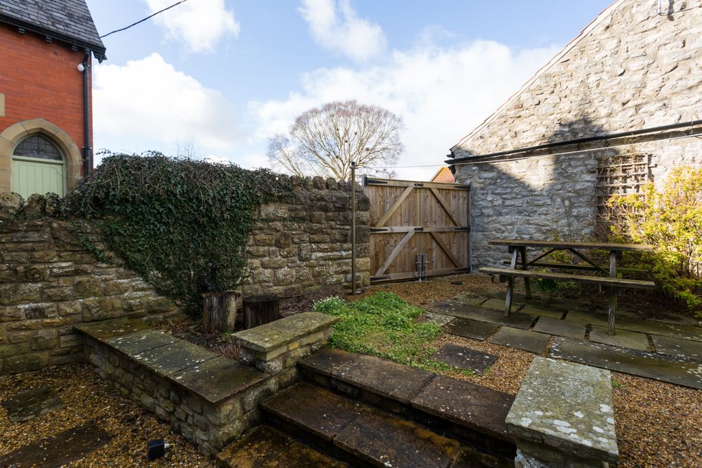 Property photo 2 of 12 Courtyard