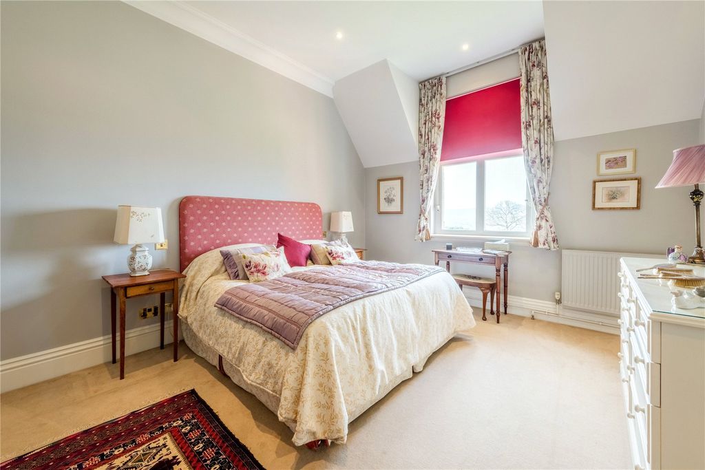 Additional image 8 of 3 bed flat for saleWolfs Row, Oxted, Surrey RH8