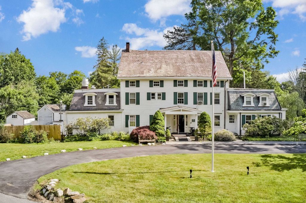 Property photo 1 of 21