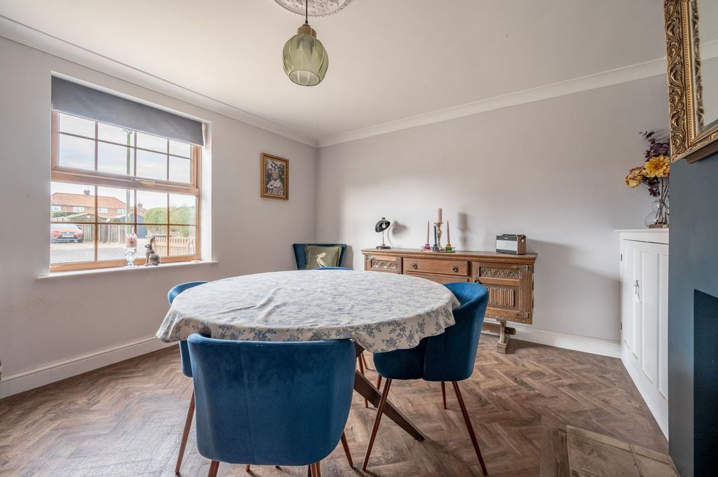 Property photo 3 of 23