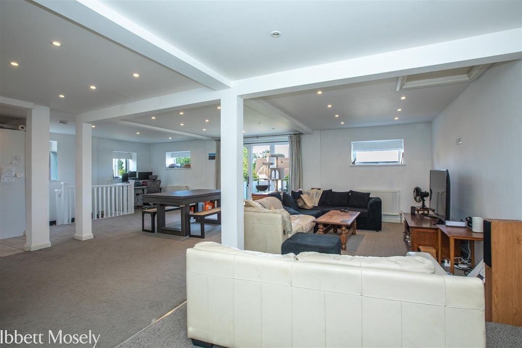 Property photo 3 of 25 20260710-Meadow View, Hatham Green Lane-35.Jpg