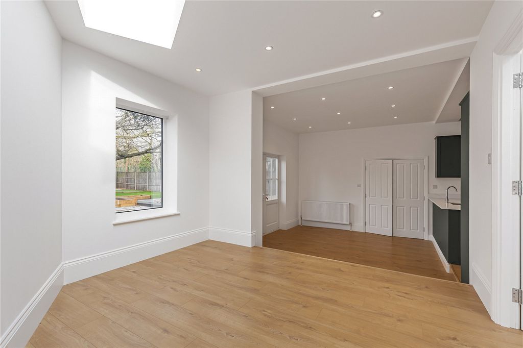 Property photo 2 of 13 Picture No. 27