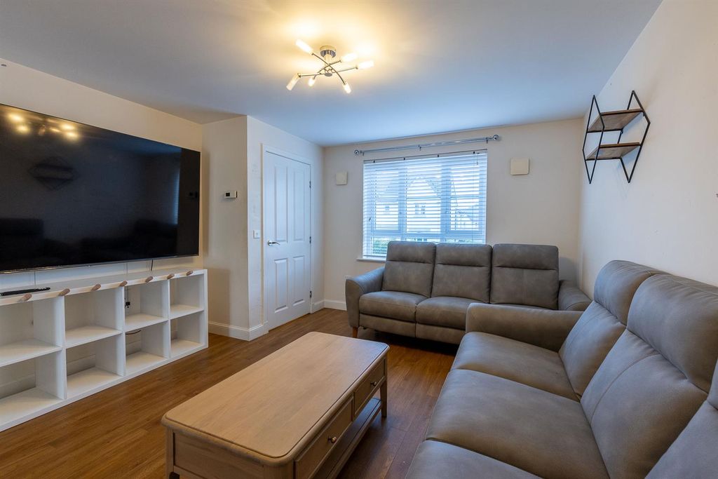 Property photo 2 of 22 11, Auld Mart Road Huntingtower, Perth-27.Jpg