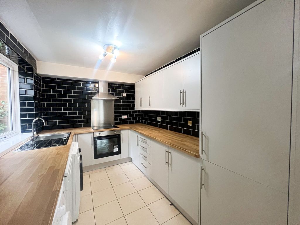 Property photo 2 of 10 Fishguard Way E16
