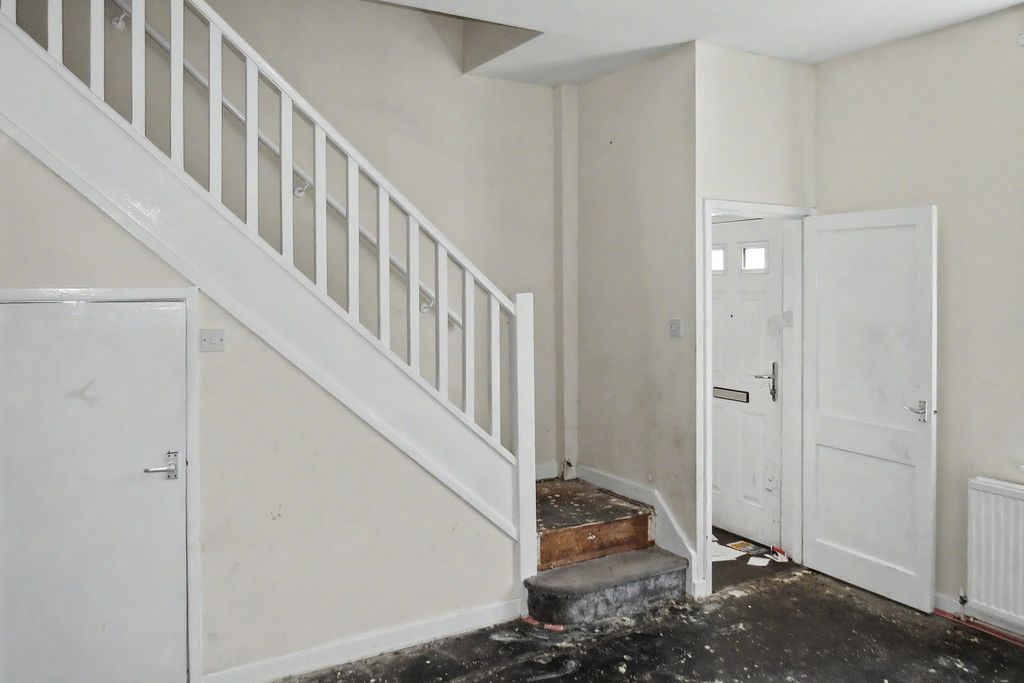 Property photo 3 of 15 82 Wellington Street, Preston, Lancashire, Pr1 8Tp