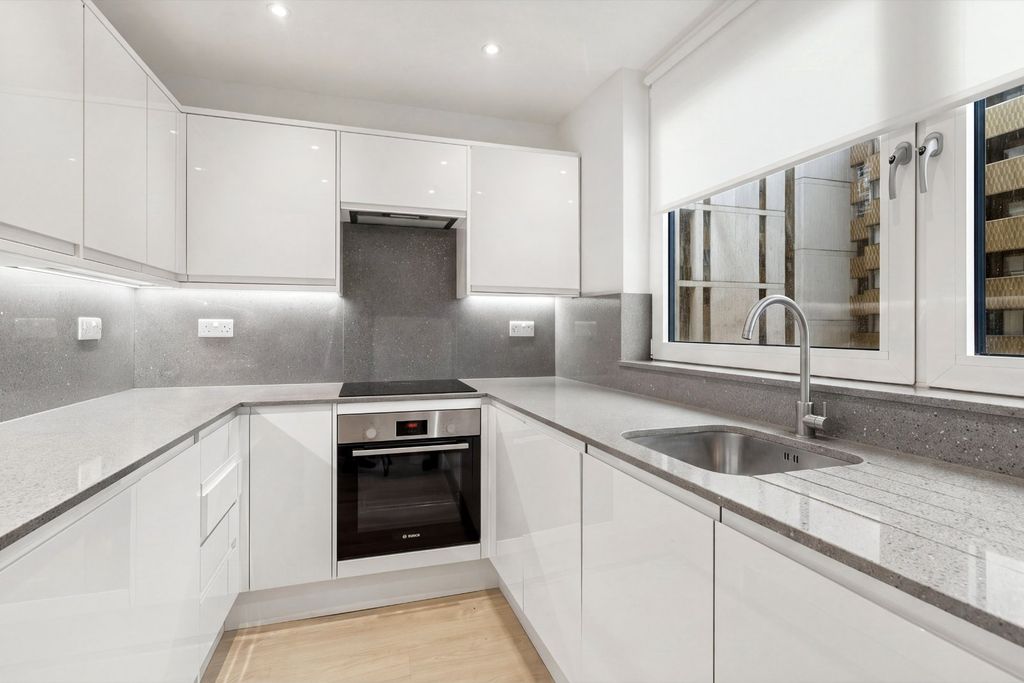Property photo 3 of 6 Kitchen