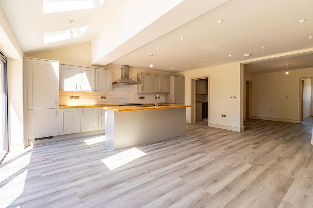 Property photo 3 of 33 4033218