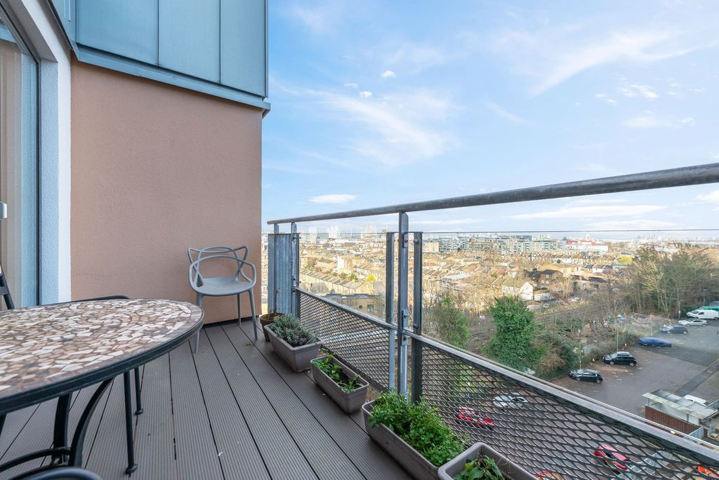 Property photo 2 of 18