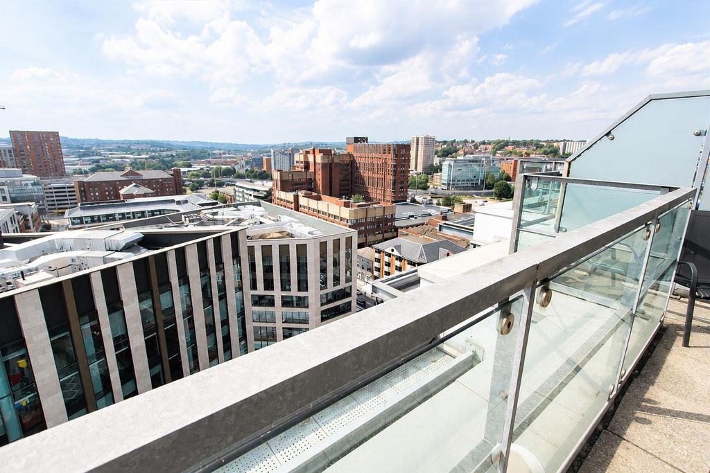 Property photo 3 of 11 Stunning City Views From A Private Sun Terrace...