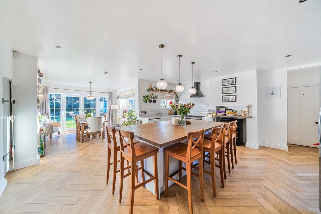 Property photo 3 of 26