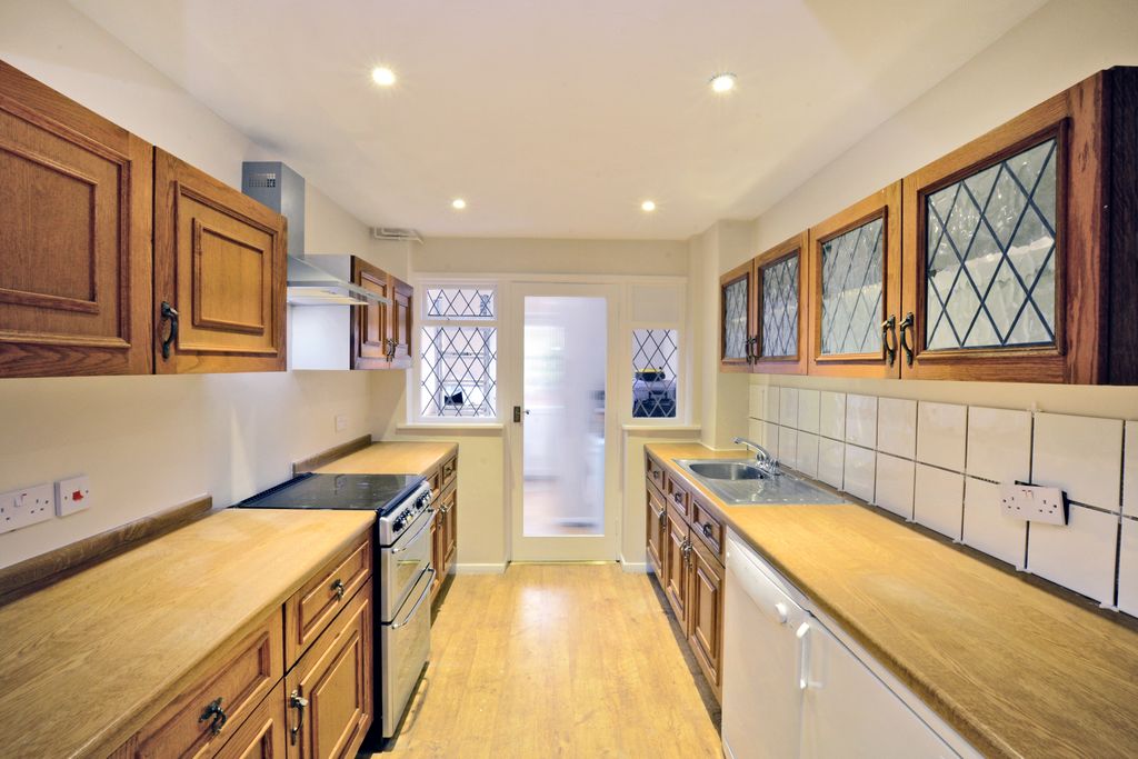 Property photo 2 of 8