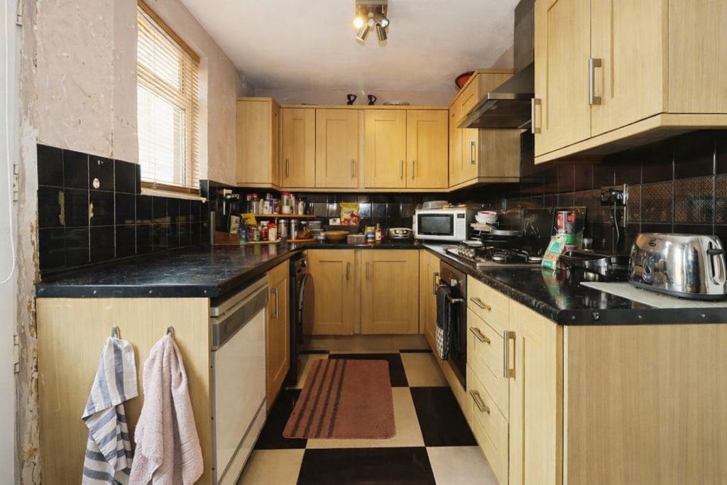 Property photo 3 of 17