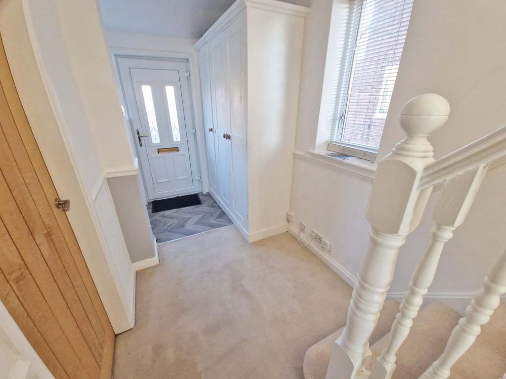 Property photo 2 of 29 Entrance Hall.Jpg