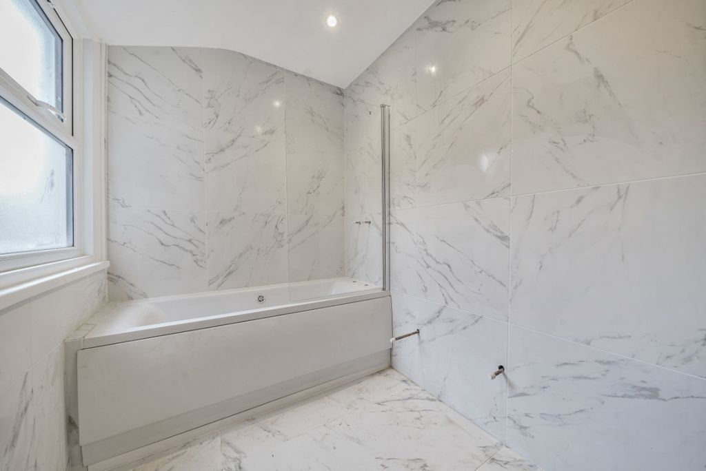Property photo 3 of 6 Bathroom