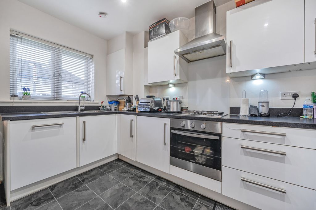 Property photo 2 of 17 Kitchen