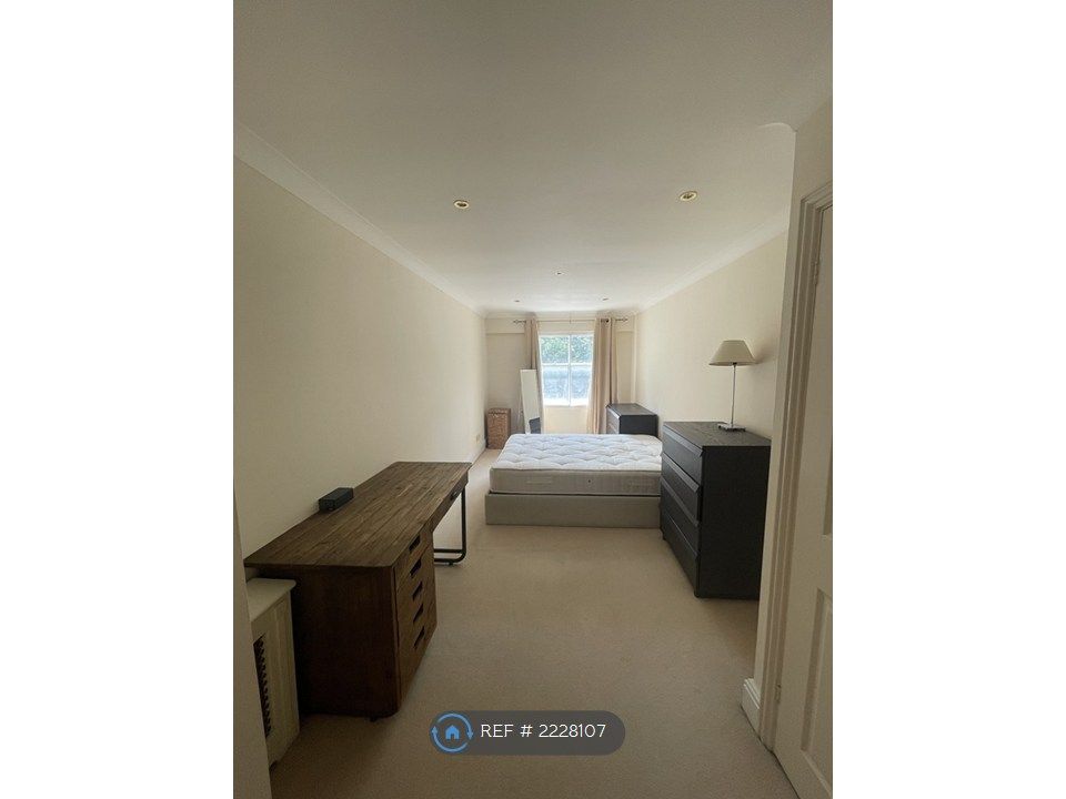 Property photo 1 of 7 Master Bedroom