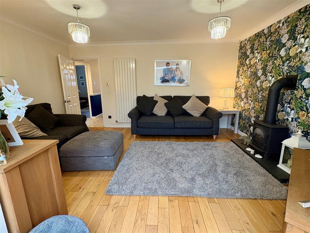 Property photo 2 of 32