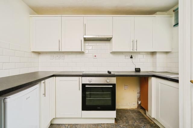 Property photo 2 of 18 Kitchen