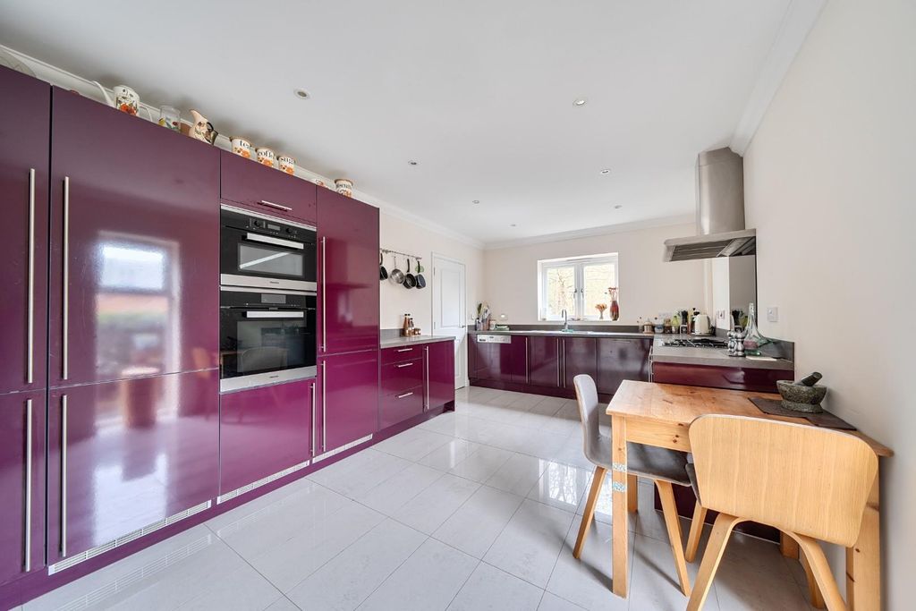 Property photo 2 of 26 1409756-30-69A1Ef48Bc529.Jpg