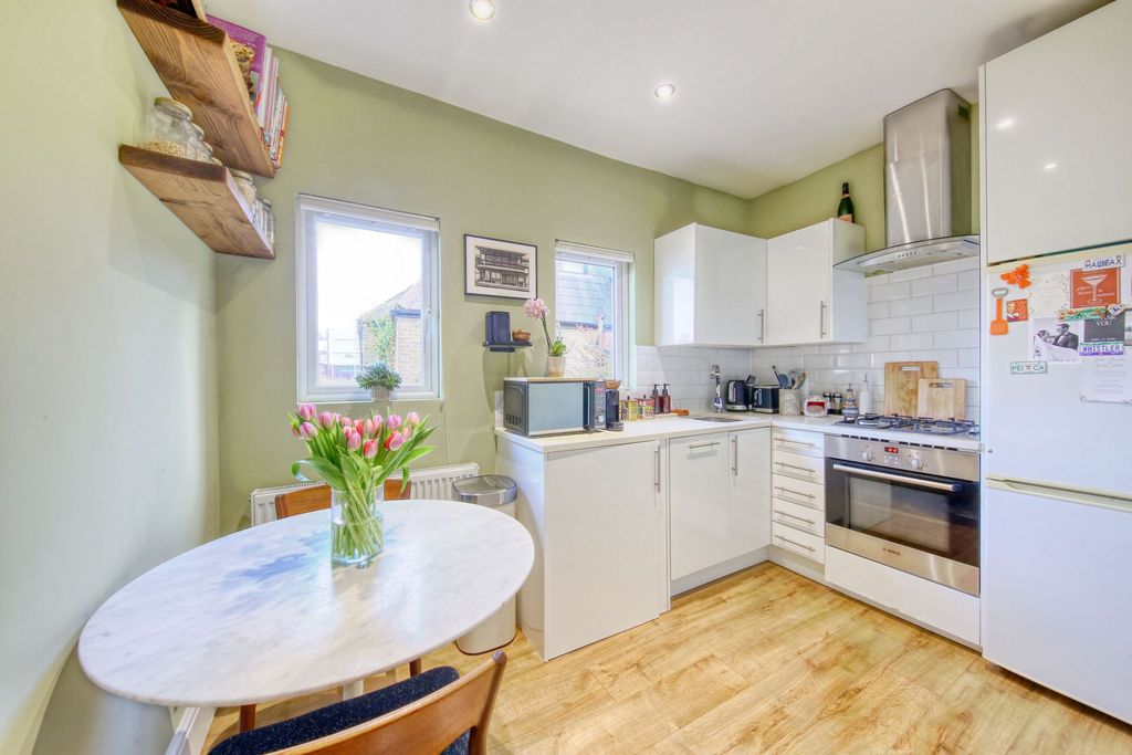 Property photo 3 of 8 Photo 7