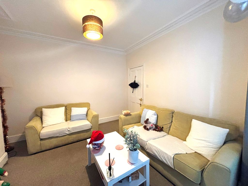 Property photo 1 of 14 Living Room