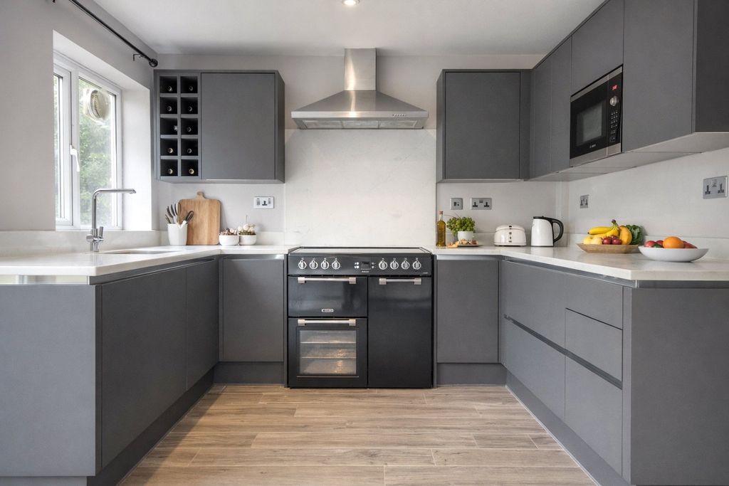 Property photo 2 of 11 Picture No. 21