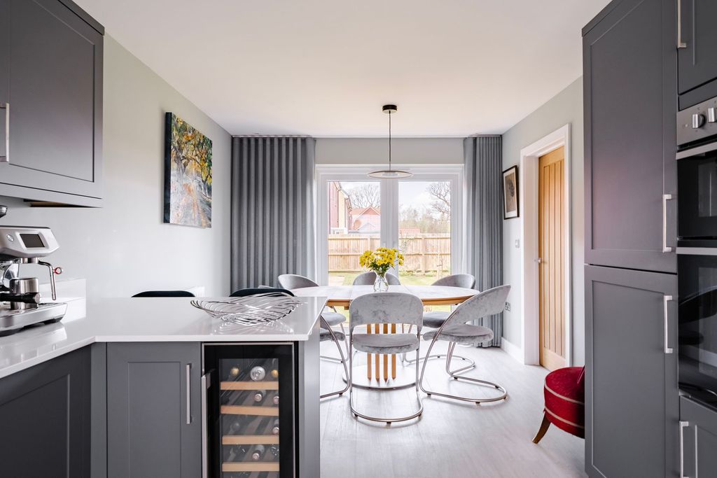 Property photo 3 of 21