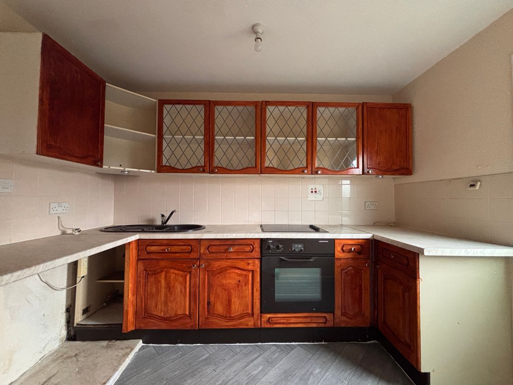 Property photo 2 of 10 Kitchen