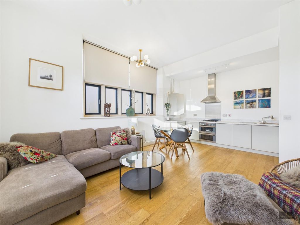 Property photo 2 of 12 Cam02887G0-Pr0564-Still009.Jpg